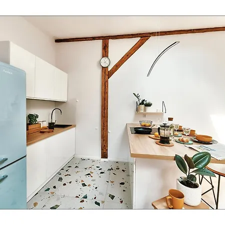 Sunny At The Heart Of Old Town Apartment